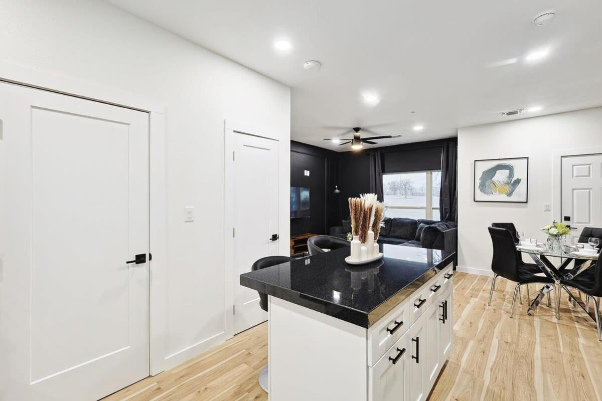 New 2B Townhome Near At&T Global Life 6Flag Arlington Bagian luar foto